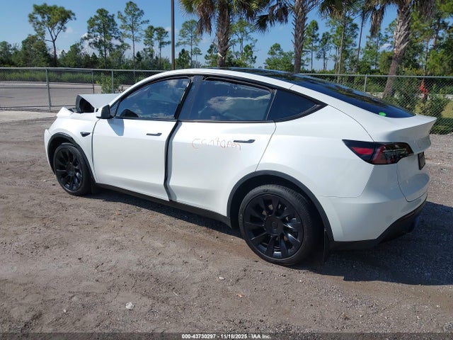 2023 TESLA MODEL Y 7SAYGDEE8PA162996 Photo 2