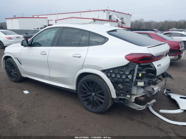 2022 BMW X6 5UXCY6C06N9J04370 Photo 2