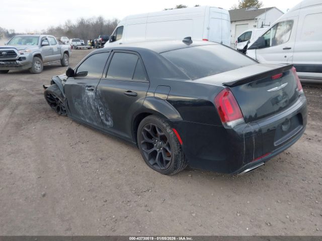 2019 CHRYSLER 300 2C3CCABGXKH682733 Photo 2