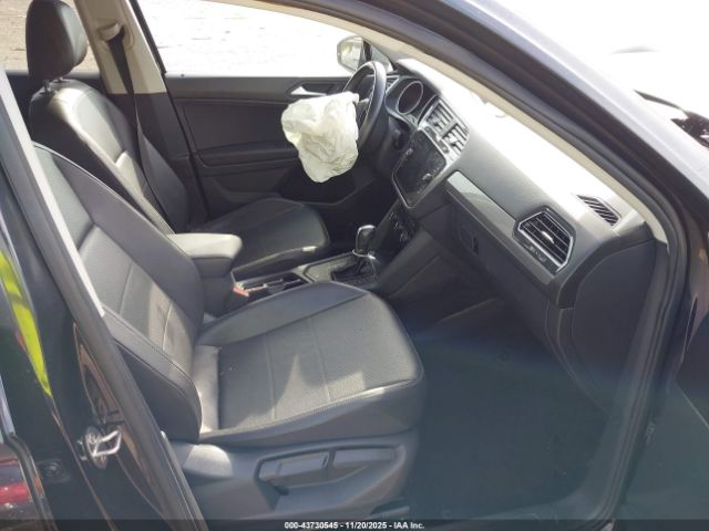 2018 VOLKSWAGEN TIGUAN 3VV3B7AX2JM067159 Photo 4