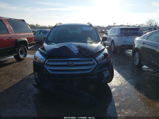 2018 Ford Escape Se მანქანა იყიდება აუქციონზე, vin: 1FMCU9GD5JUB51792, აუქციონის ნომერი: 43730546
