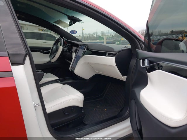 Продажа на аукционе авто 2017 Tesla Model X 100d/75d/90d, vin: 5YJXCBE22HF047278, номер лота: 43730905