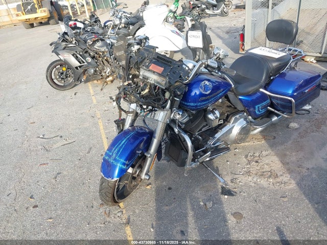 Harley-Davidson FLHX 2019 1HD1KBC17KB648133 Image 2