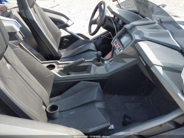 2015 POLARIS SLINGSHOT 57XAAPFA5F5103427 Photo 4