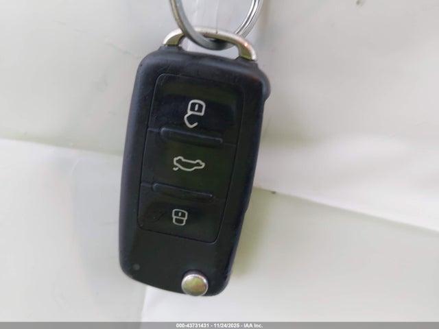 2018 VOLKSWAGEN TIGUAN LIMITED WVGAV7AX4JK004581 Photo 10