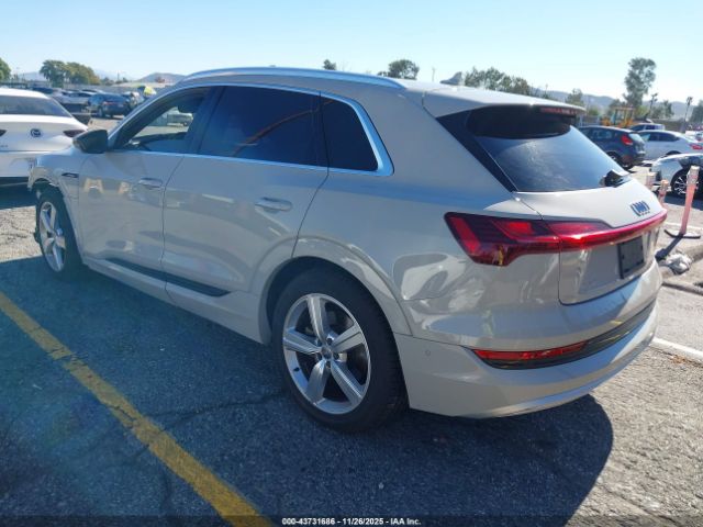 2019 AUDI E-TRON WA1LAAGE2KB011830 Photo 2