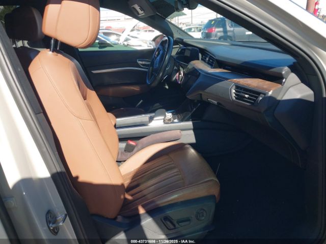 2019 AUDI E-TRON WA1LAAGE2KB011830 Photo 4