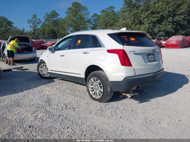 2018 CADILLAC XT5 1GYKNARS8JZ239291 Photo 2