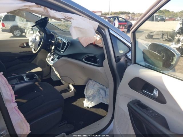 2018 CHRYSLER PACIFICA 2C4RC1FG3JR323135 Photo 4