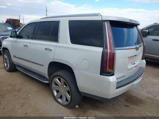 2017 CADILLAC ESCALADE 1GYS4BKJ0HR399220 Photo 2