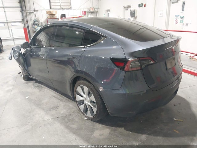 2023 TESLA MODEL Y 7SAYGDEE6PF701893 Photo 2