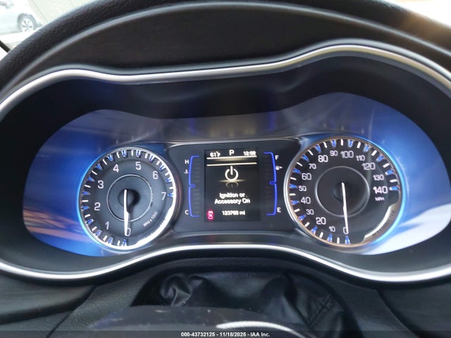 2016 Chrysler 200 Limited მანქანა იყიდება აუქციონზე, vin: 1C3CCCAG5GN143190, აუქციონის ნომერი: 43732125