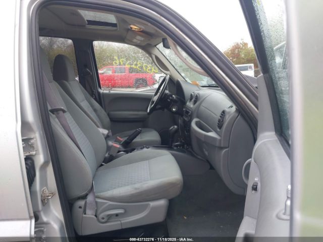 2005 JEEP LIBERTY 1J4GL48K35W670689 Photo 4