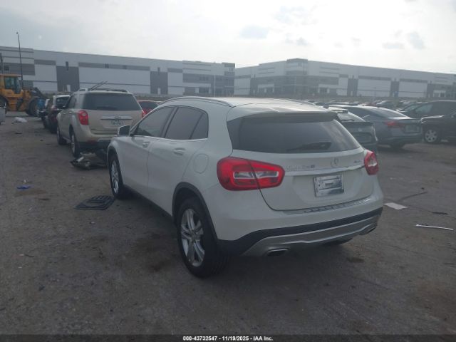 2017 MERCEDES-BENZ GLA 250 WDCTG4GB5HJ340252 Photo 2