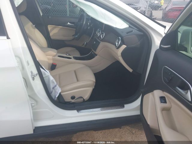 2017 MERCEDES-BENZ GLA 250 WDCTG4GB5HJ340252 Photo 4