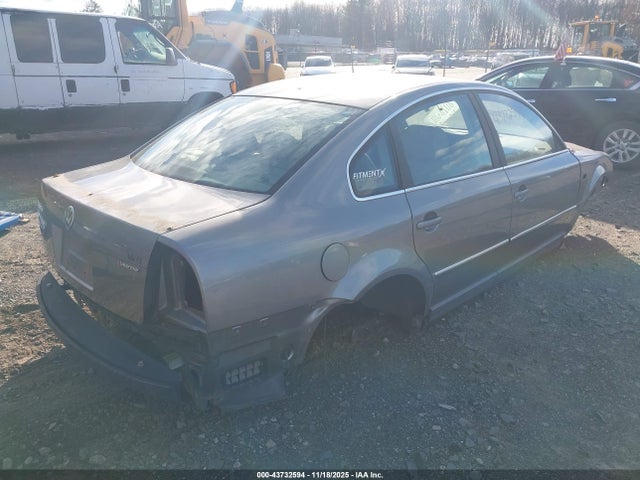 2004 Volkswagen Passat W8 მანქანა იყიდება აუქციონზე, vin: WVWKK63B14P106005, აუქციონის ნომერი: 43732594