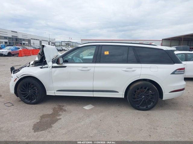 Lincoln Aviator Reserve 2023 5LM5J7XC8PGL11181 Image 10
