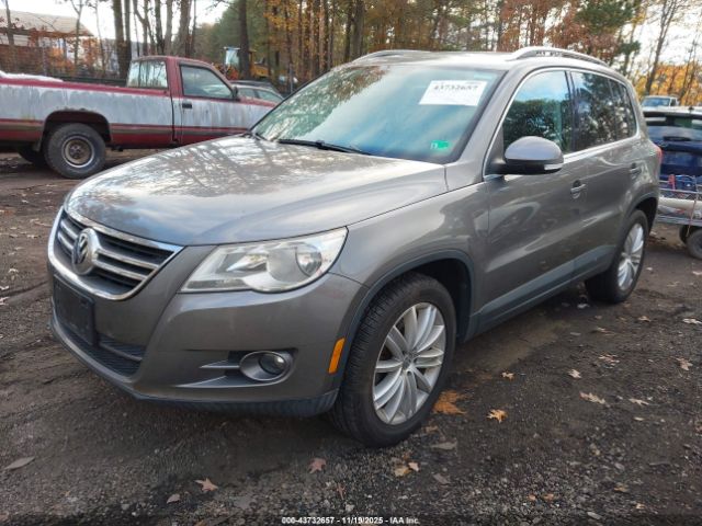 2011 VOLKSWAGEN TIGUAN WVGBV7AX8BW519050 Photo 1
