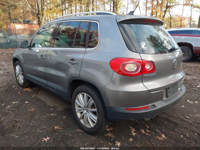 2011 VOLKSWAGEN TIGUAN WVGBV7AX8BW519050 Photo 2