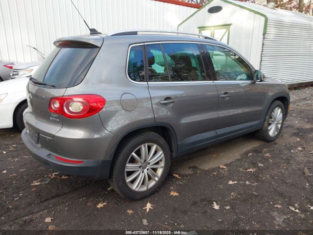 2011 VOLKSWAGEN TIGUAN WVGBV7AX8BW519050 Photo 3