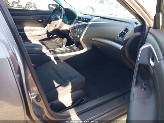 Nissan Altima 2015 1N4AL3AP8FC567577 Image 17