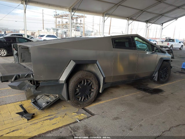 7G2CEHED1RA038421 Tesla Cybertruck