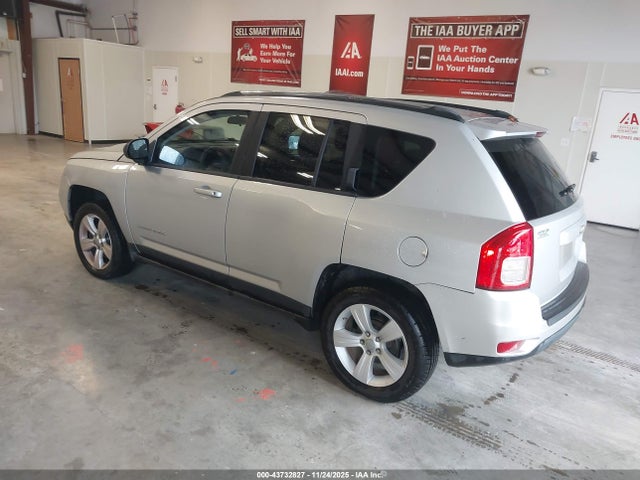 2012 JEEP COMPASS 1C4NJCBA5CD626991 Photo 2
