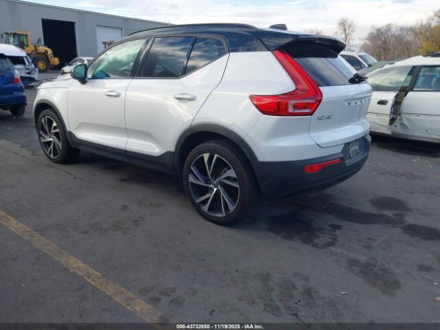 2021 VOLVO XC40 YV4162UMXM2572423 Photo 2