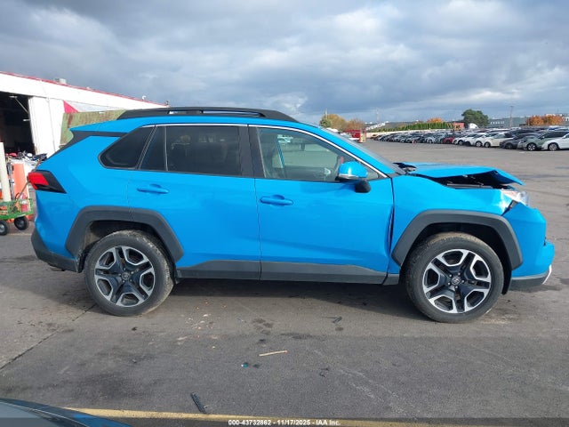 2T3J1RFV7MW218141 Toyota Rav4 Adventure