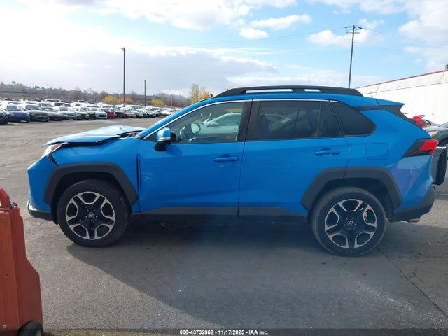 2T3J1RFV7MW218141 Toyota Rav4 Adventure