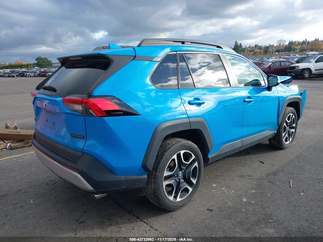 2T3J1RFV7MW218141 Toyota Rav4 Adventure