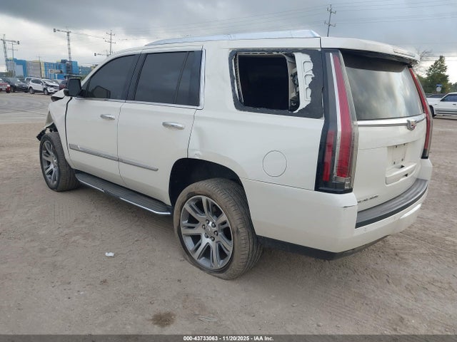 2015 CADILLAC ESCALADE 1GYS3MKJ8FR681455 Photo 2
