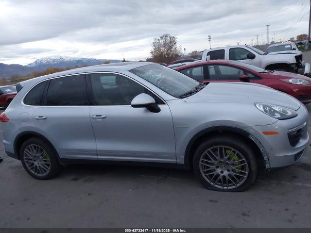 Porsche Cayenne E-hybrid S 2016 WP1AE2A24GLA60985 Image 13