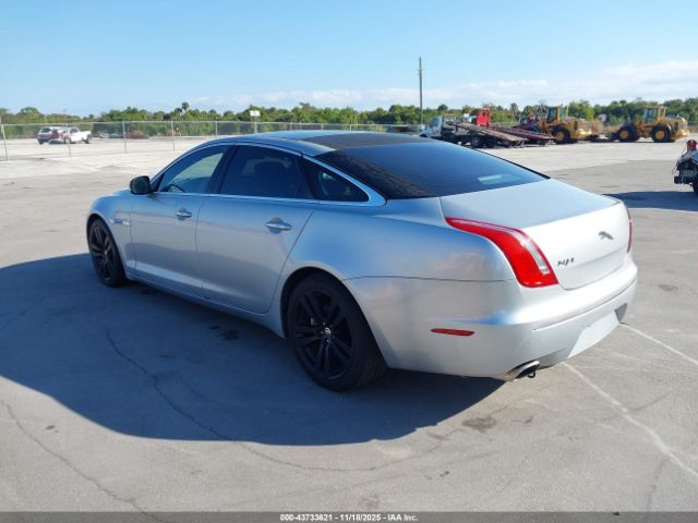 2011 JAGUAR XJ SAJWA2GB9BLV13390 Photo 2
