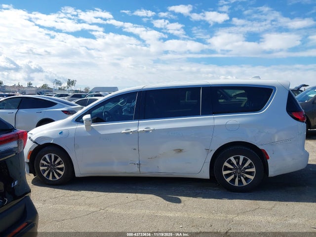 Chrysler Pacifica Hybrid Touring L 2022 2C4RC1L76NR205543 Image 14