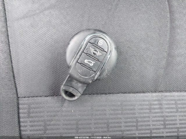 2020 MINI CLUBMAN WMWXJ1C05L2M68700 Photo 10