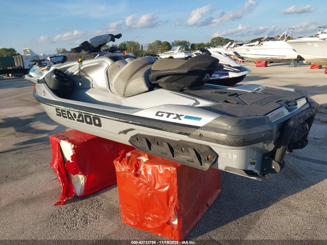 2020 SEADOO GTX-300 LIMITED YDV41200A020 Photo 2