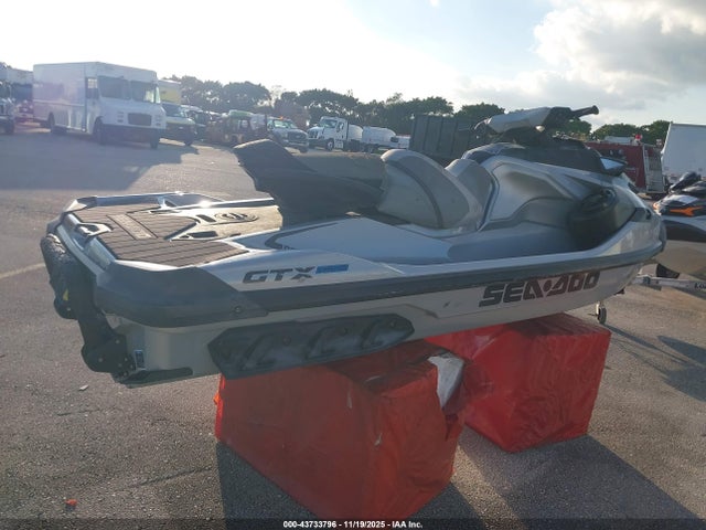 2020 SEADOO GTX-300 LIMITED YDV41200A020 Photo 3