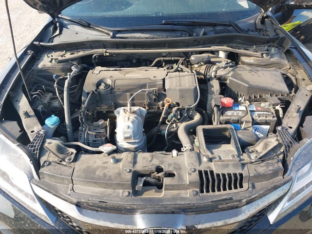 43733888 :رقم المزاد ، 1HGCT1B84HA008994 vin ، 2017 Honda Accord Ex-l مزاد بيع