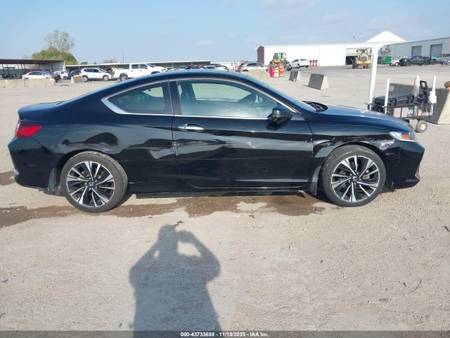 43733888 :رقم المزاد ، 1HGCT1B84HA008994 vin ، 2017 Honda Accord Ex-l مزاد بيع