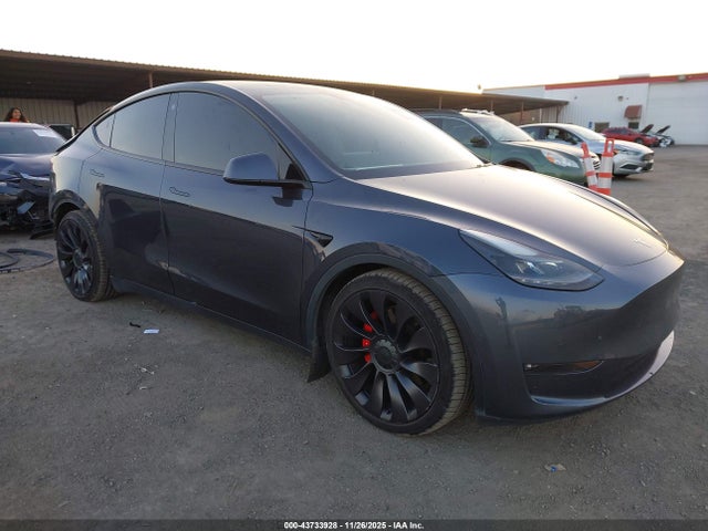 2021 TESLA MODEL Y 5YJYGDEF2MF270549 Photo 0