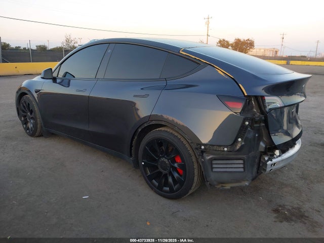 2021 TESLA MODEL Y 5YJYGDEF2MF270549 Photo 2