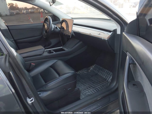 2021 TESLA MODEL Y 5YJYGDEF2MF270549 Photo 4