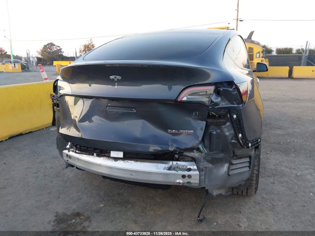 2021 TESLA MODEL Y 5YJYGDEF2MF270549 Photo 5