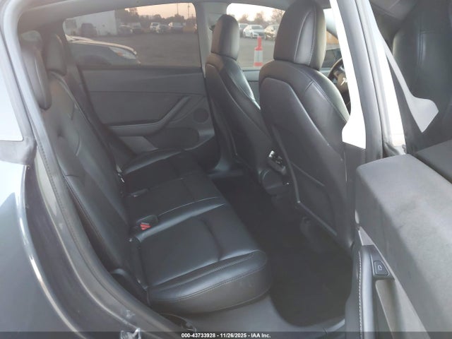 2021 TESLA MODEL Y 5YJYGDEF2MF270549 Photo 7