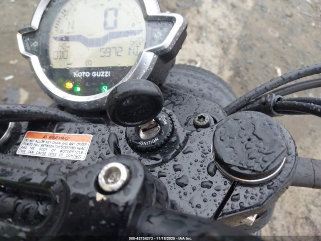 2022 MOTO GUZZI V7 ZGUKZUA07NM000904 Photo 10