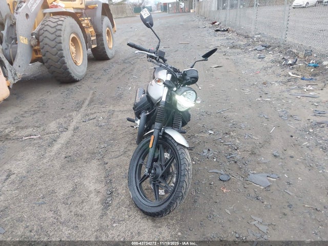 2022 MOTO GUZZI V7 ZGUKZUA07NM000904 Photo 4