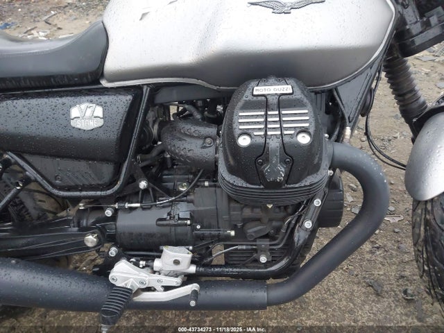 2022 MOTO GUZZI V7 ZGUKZUA07NM000904 Photo 7