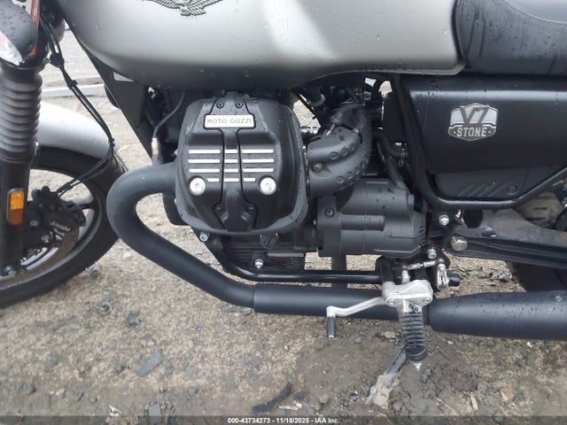 2022 MOTO GUZZI V7 ZGUKZUA07NM000904 Photo 8