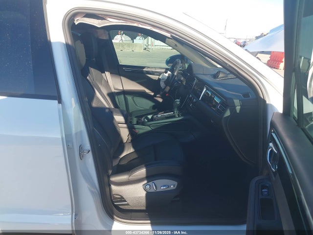 2024 PORSCHE MACAN WP1AA2A52RLB02725 Photo 4